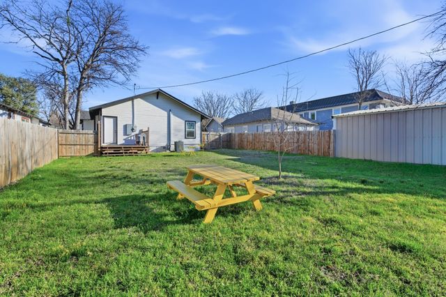 2410 Catherine Street, Dallas, TX 75211