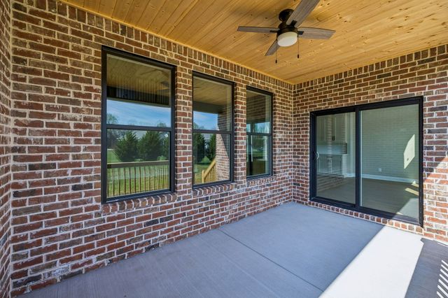 64 Blairmont Ct, Winchester, TN 37398