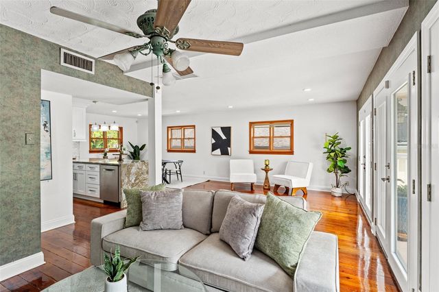 906 W HENRY AVENUE, Tampa, FL 33604