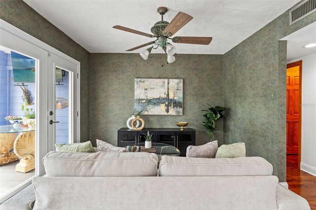 906 W HENRY AVENUE, Tampa, FL 33604