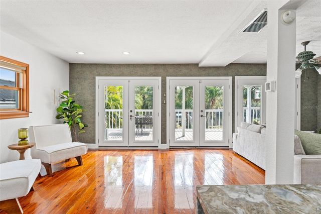 906 W HENRY AVENUE, Tampa, FL 33604