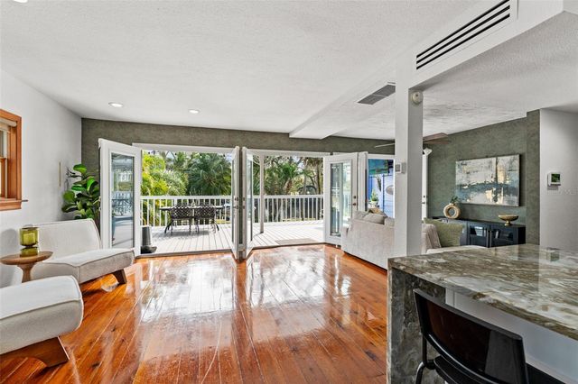 906 W HENRY AVENUE, Tampa, FL 33604