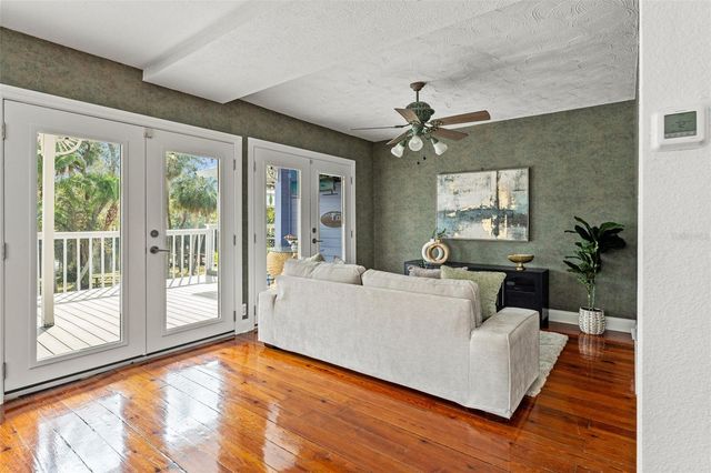 906 W HENRY AVENUE, Tampa, FL 33604