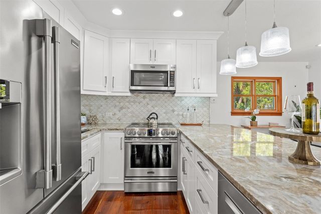 906 W HENRY AVENUE, Tampa, FL 33604