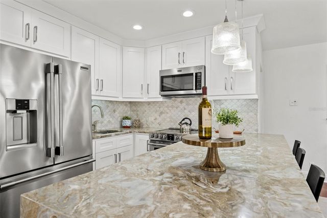 906 W HENRY AVENUE, Tampa, FL 33604