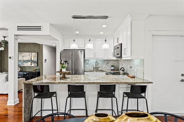 906 W HENRY AVENUE, Tampa, FL 33604