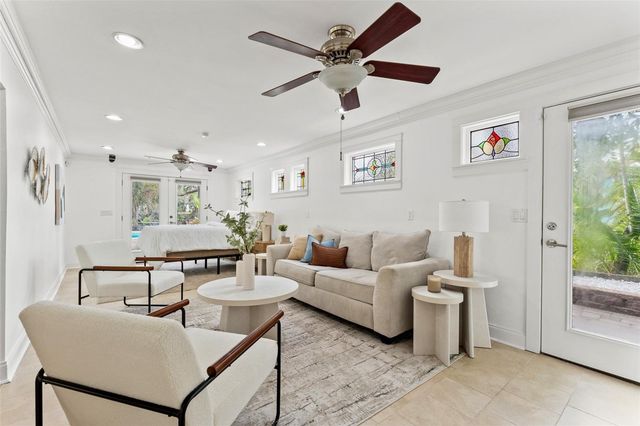 906 W HENRY AVENUE, Tampa, FL 33604
