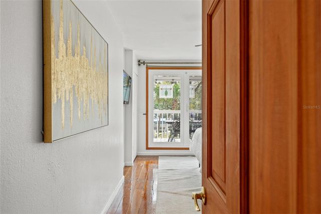 906 W HENRY AVENUE, Tampa, FL 33604