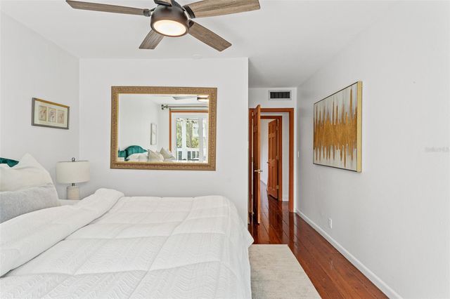 906 W HENRY AVENUE, Tampa, FL 33604