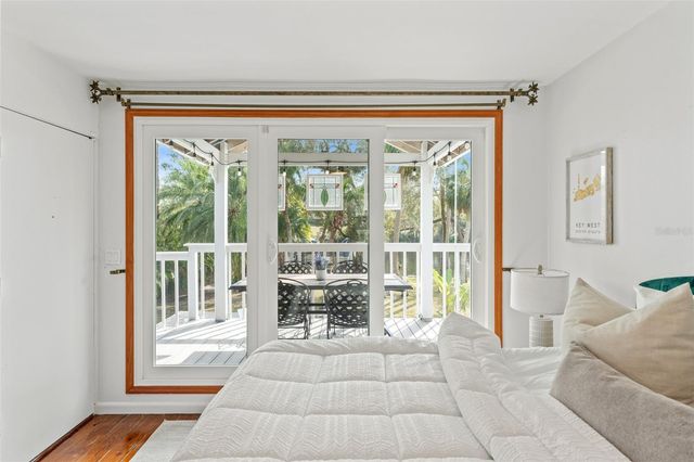 906 W HENRY AVENUE, Tampa, FL 33604