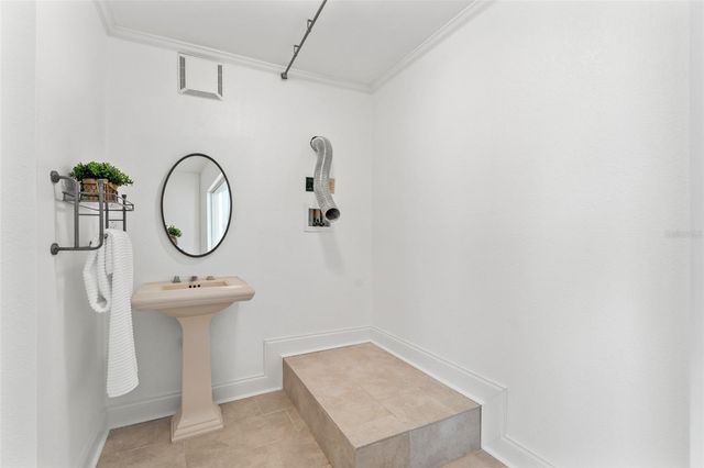 906 W HENRY AVENUE, Tampa, FL 33604