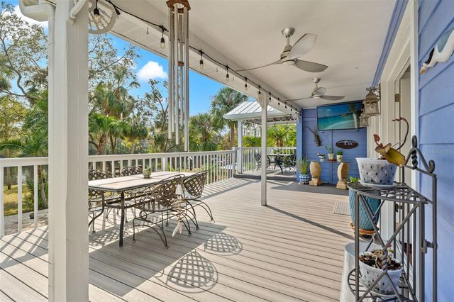 906 W HENRY AVENUE, Tampa, FL 33604