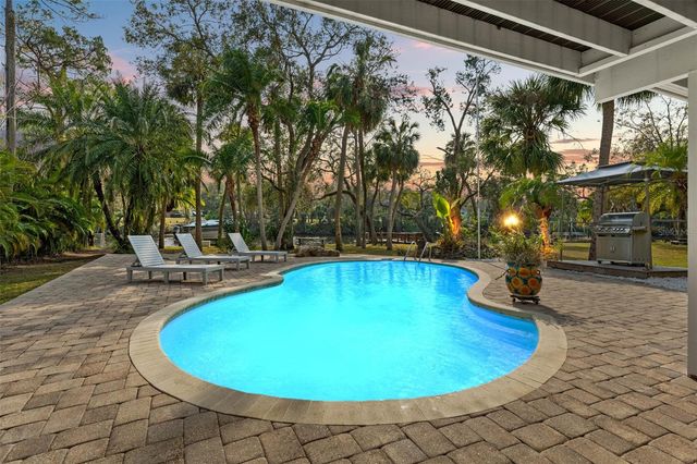 906 W HENRY AVENUE, Tampa, FL 33604