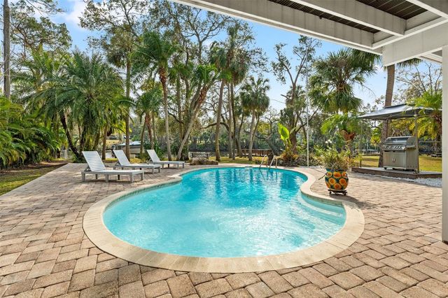 906 W HENRY AVENUE, Tampa, FL 33604