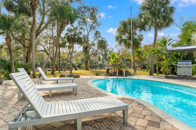 906 W HENRY AVENUE, Tampa, FL 33604