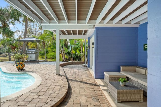 906 W HENRY AVENUE, Tampa, FL 33604