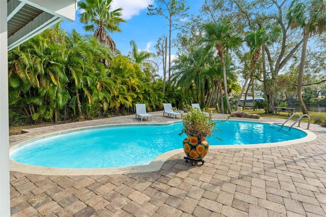 906 W HENRY AVENUE, Tampa, FL 33604