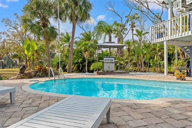 906 W HENRY AVENUE, Tampa, FL 33604