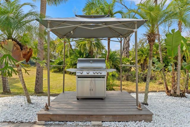 906 W HENRY AVENUE, Tampa, FL 33604