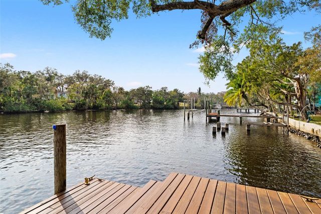906 W HENRY AVENUE, Tampa, FL 33604