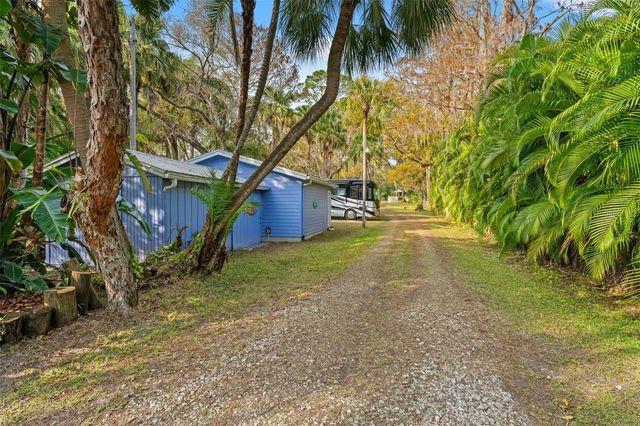 906 W HENRY AVENUE, Tampa, FL 33604
