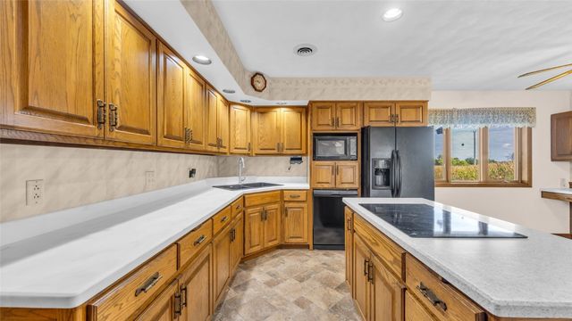 5589 22nd Avenue Trail, Vinton, IA 52349