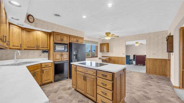 5589 22nd Avenue Trail, Vinton, IA 52349