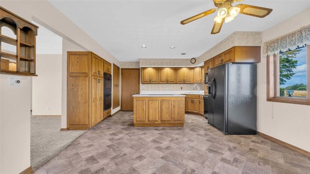 5589 22nd Avenue Trail, Vinton, IA 52349