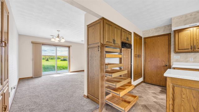 5589 22nd Avenue Trail, Vinton, IA 52349