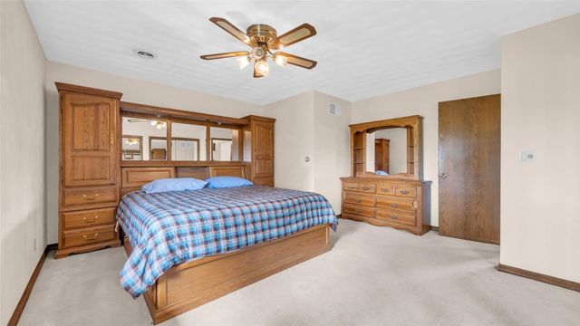 5589 22nd Avenue Trail, Vinton, IA 52349