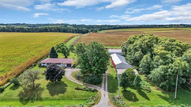 5589 22nd Avenue Trail, Vinton, IA 52349