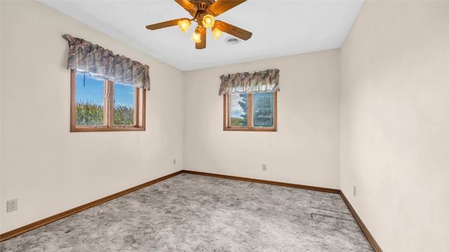 5589 22nd Avenue Trail, Vinton, IA 52349