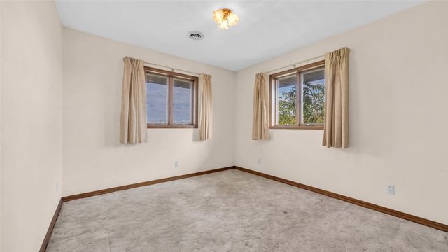 5589 22nd Avenue Trail, Vinton, IA 52349