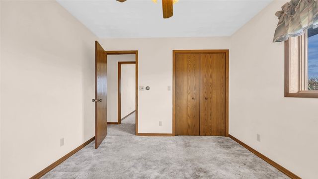 5589 22nd Avenue Trail, Vinton, IA 52349