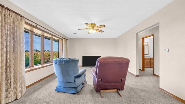 5589 22nd Avenue Trail, Vinton, IA 52349