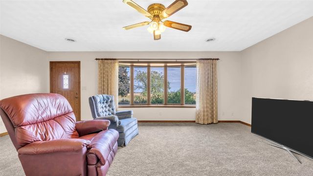 5589 22nd Avenue Trail, Vinton, IA 52349