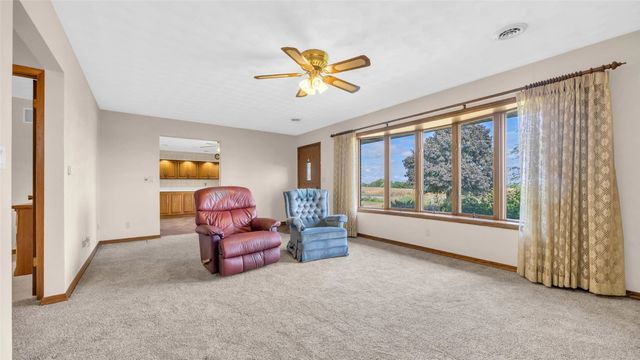 5589 22nd Avenue Trail, Vinton, IA 52349