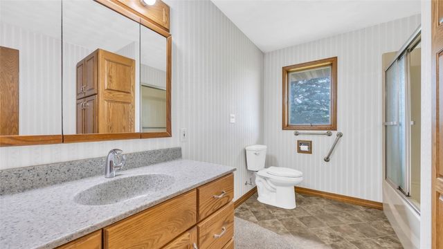 5589 22nd Avenue Trail, Vinton, IA 52349