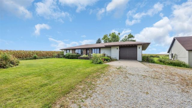 5589 22nd Avenue Trail, Vinton, IA 52349