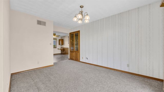 5589 22nd Avenue Trail, Vinton, IA 52349