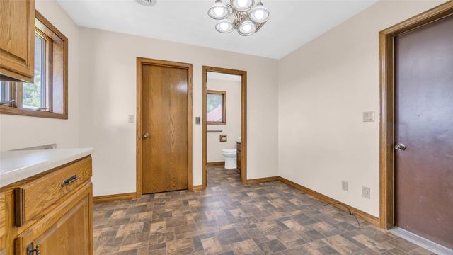 5589 22nd Avenue Trail, Vinton, IA 52349