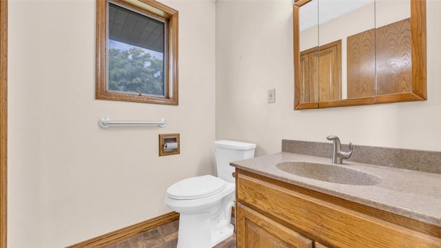 5589 22nd Avenue Trail, Vinton, IA 52349