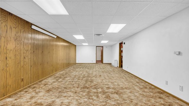 5589 22nd Avenue Trail, Vinton, IA 52349