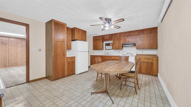 5589 22nd Avenue Trail, Vinton, IA 52349