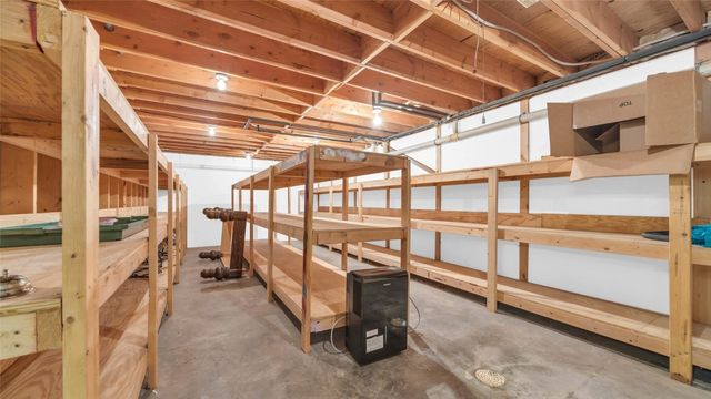 5589 22nd Avenue Trail, Vinton, IA 52349