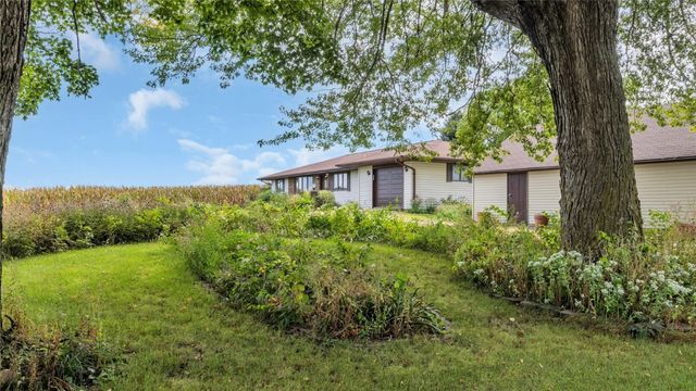 5589 22nd Avenue Trail, Vinton, IA 52349