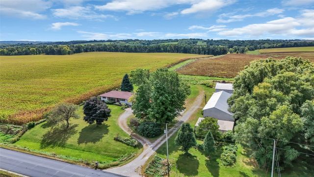 5589 22nd Avenue Trail, Vinton, IA 52349