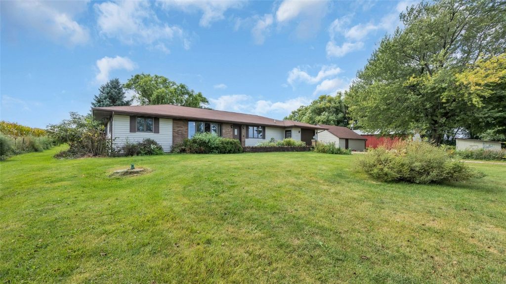 5589 22nd Avenue Trail, Vinton, IA 52349