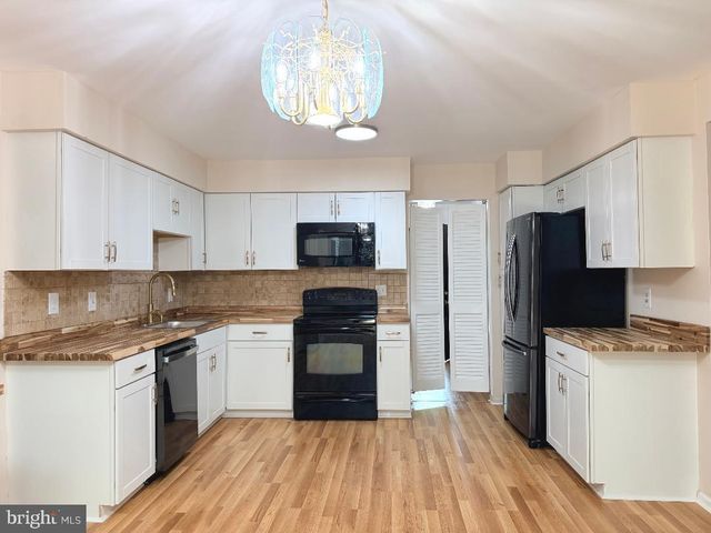7594 WOODSTOWN DR, Springfield, VA 22153
