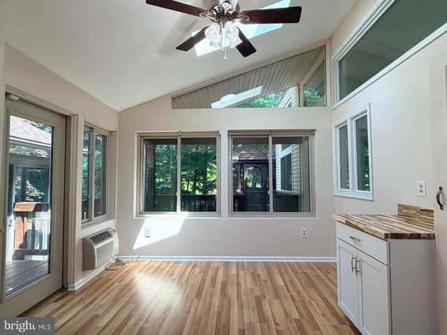 7594 WOODSTOWN DR, Springfield, VA 22153